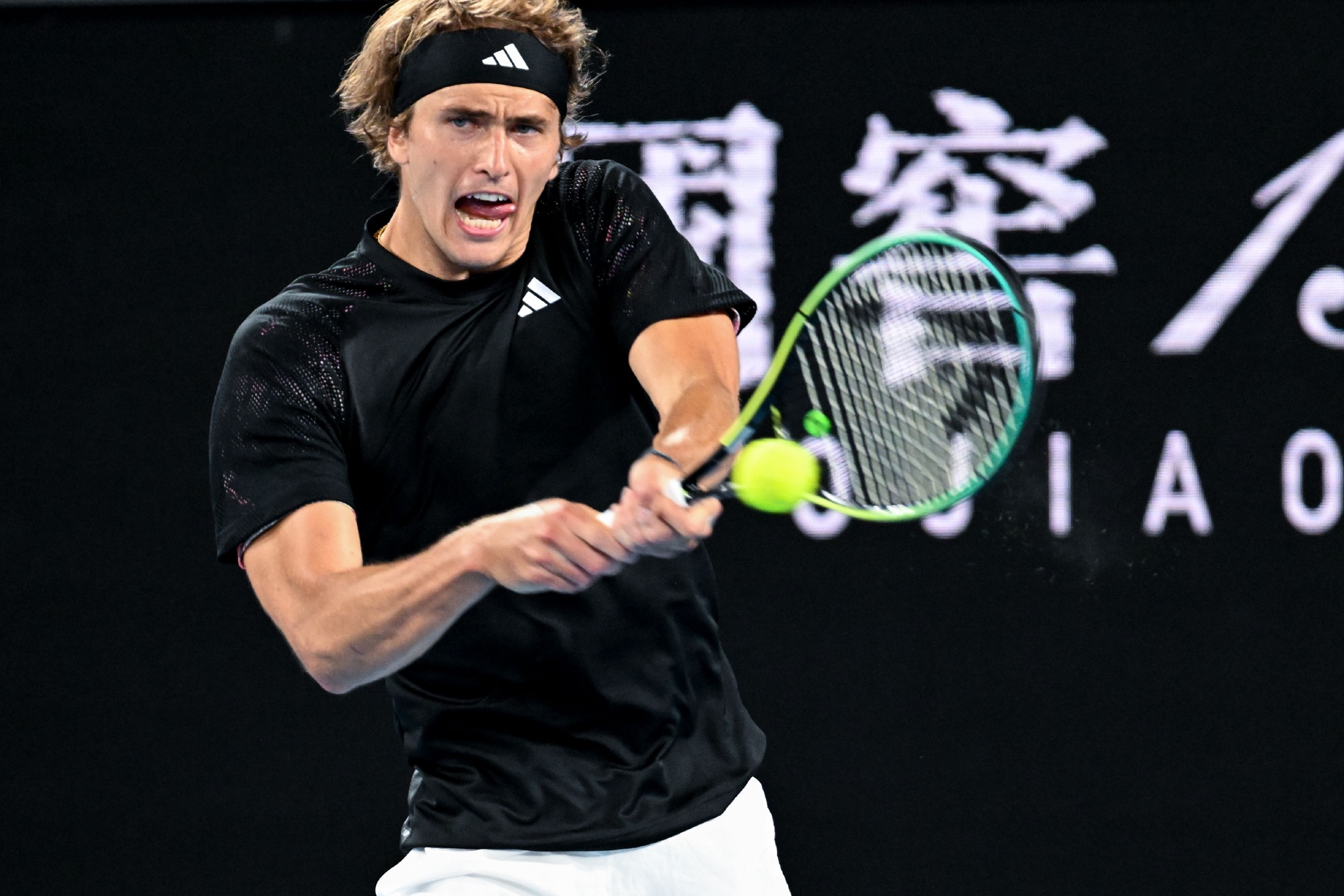 世界网球队鏖战日本网球队,兹维列夫绝境逆转的简单介绍 世界网球队鏖战日本网球队,兹维列夫绝境逆转的简单介绍