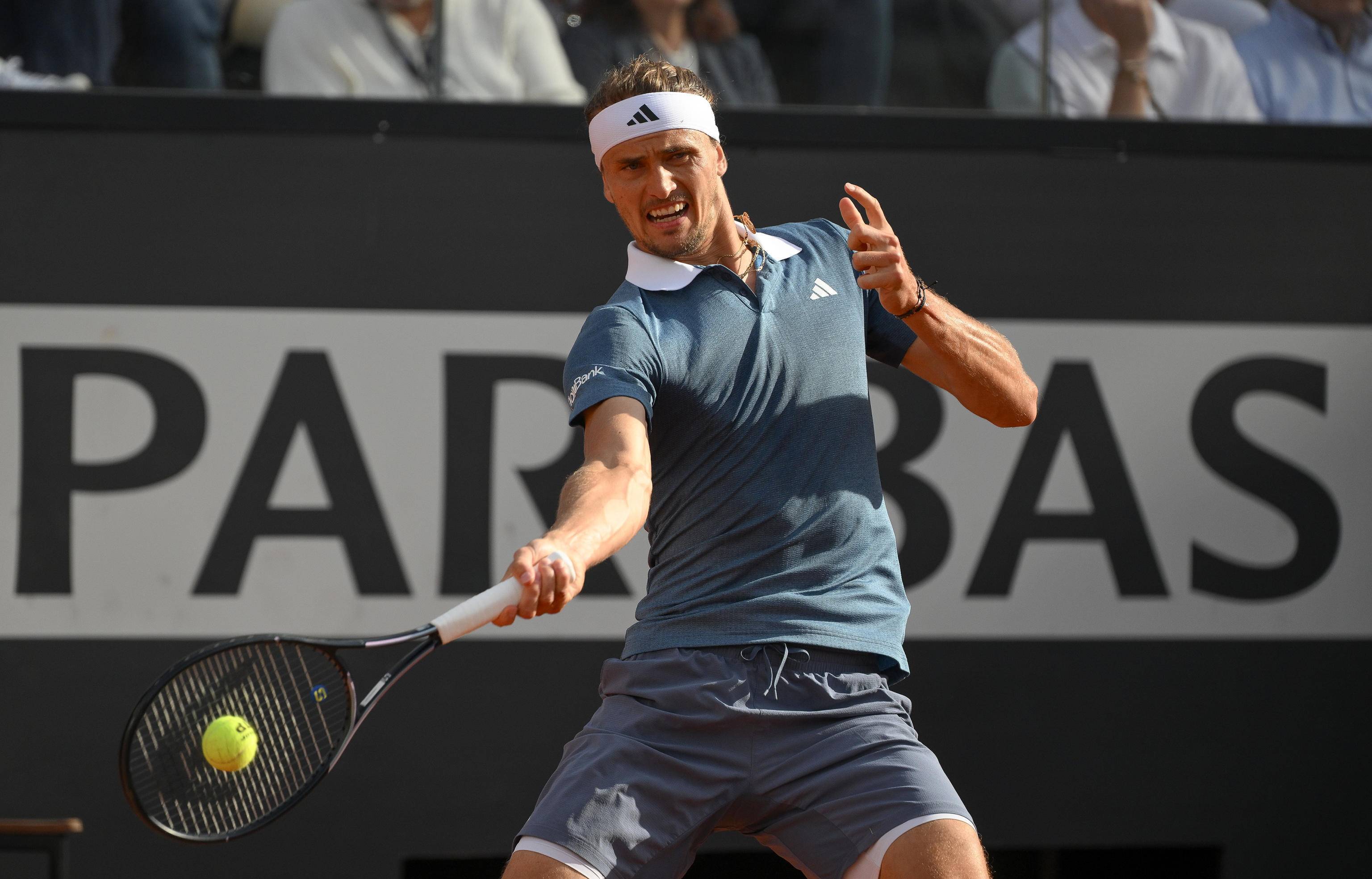 关于德国网球队鏖战西班牙网球队，兹维列夫高光表现的信息