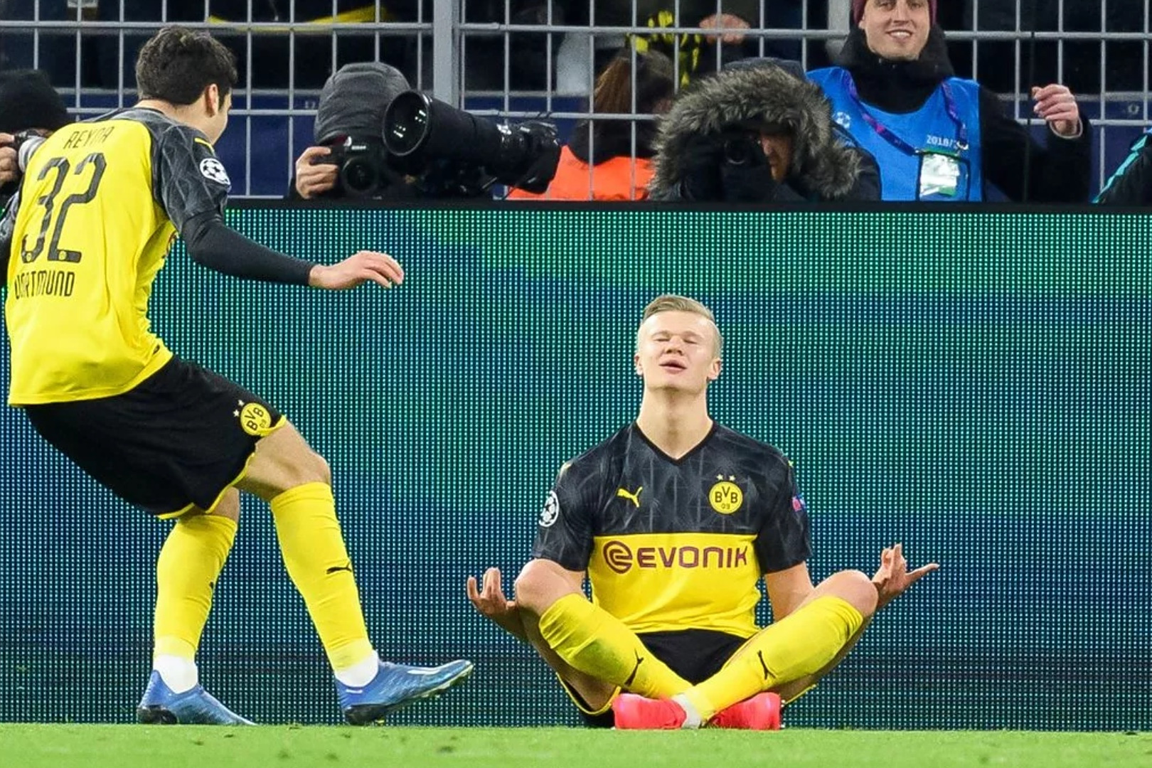 多特蒙德鏖战巴黎，法比尼奥刷新纪录的简单介绍