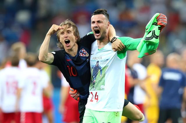 法国队连续胜利赢得观众掌声