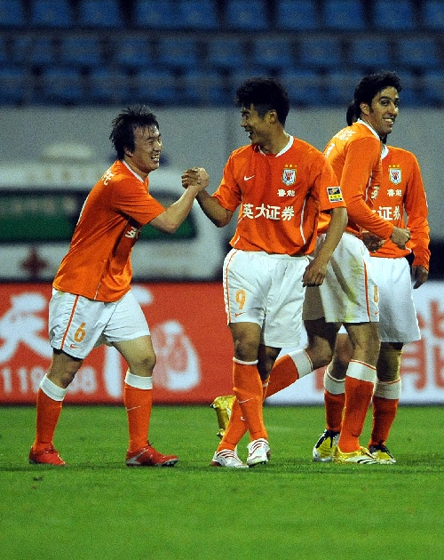 关于青岛中能主场战胜对手，中超保级压力稍减的信息