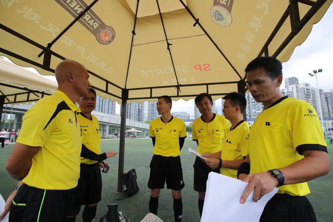 包含图卢兹球员拼尽全力，力保比赛领先优势的词条