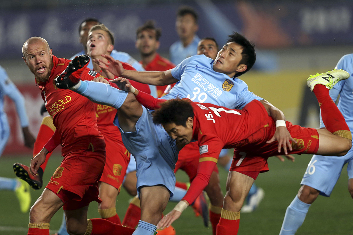 足球比赛拉开序幕，激情角逐掀起高潮的简单介绍