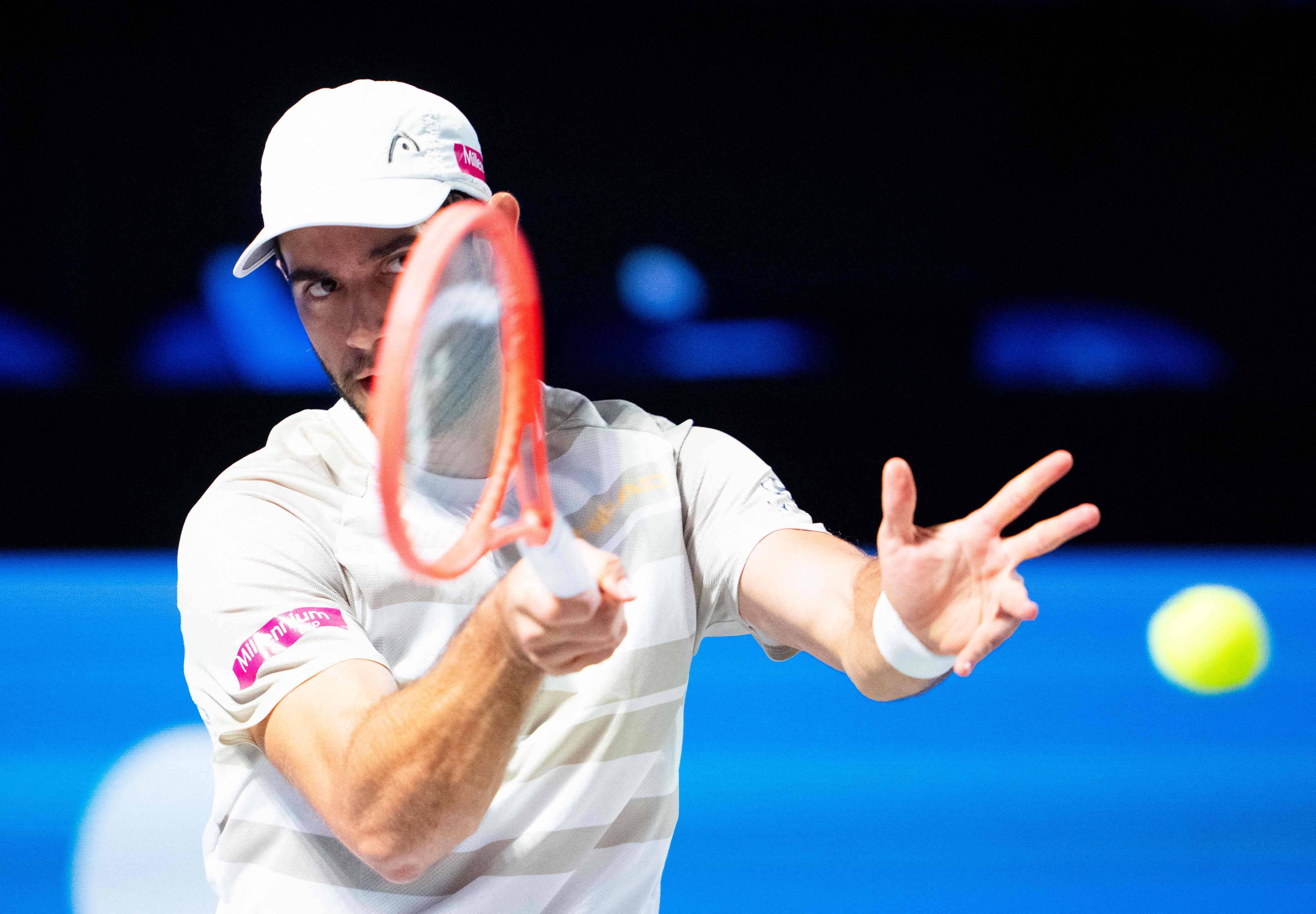 西班牙网球队完胜英国网球队,梅德韦杰夫绝境逆转的简单介绍 西班牙网球队完胜英国网球队,梅德韦杰夫绝境逆转的简单介绍