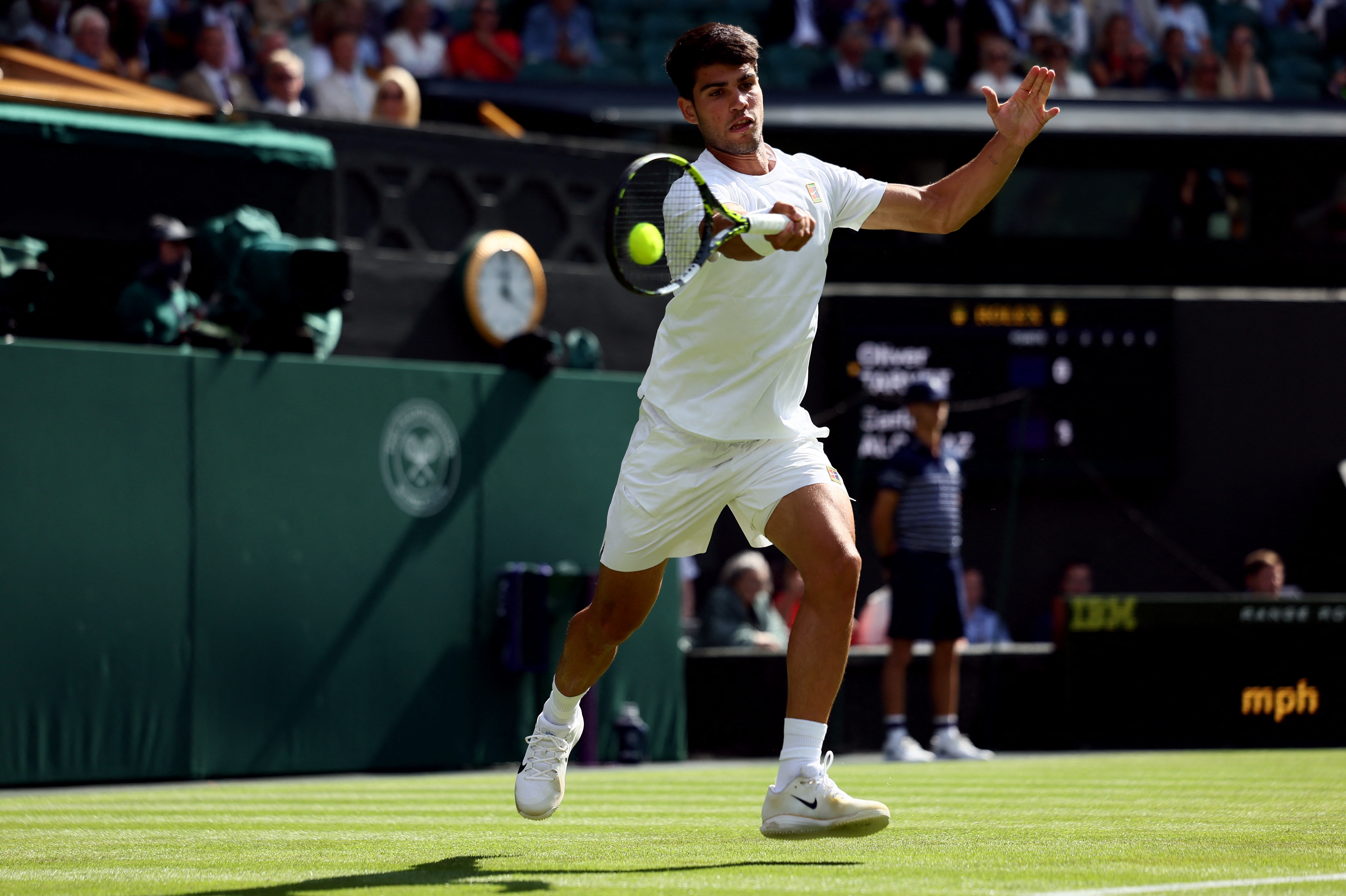 关于澳大利亚网球队力克西班牙网球队，阿尔卡拉斯制霸全场的信息