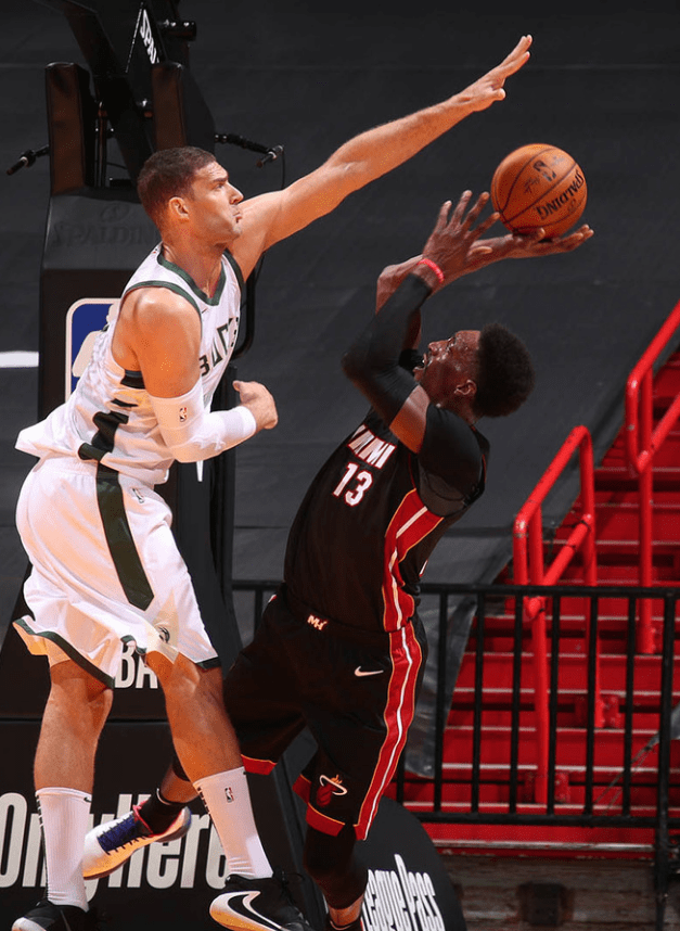 PG游戏下载-热火血洗雄鹿，萨姆·米切尔爆发神勇