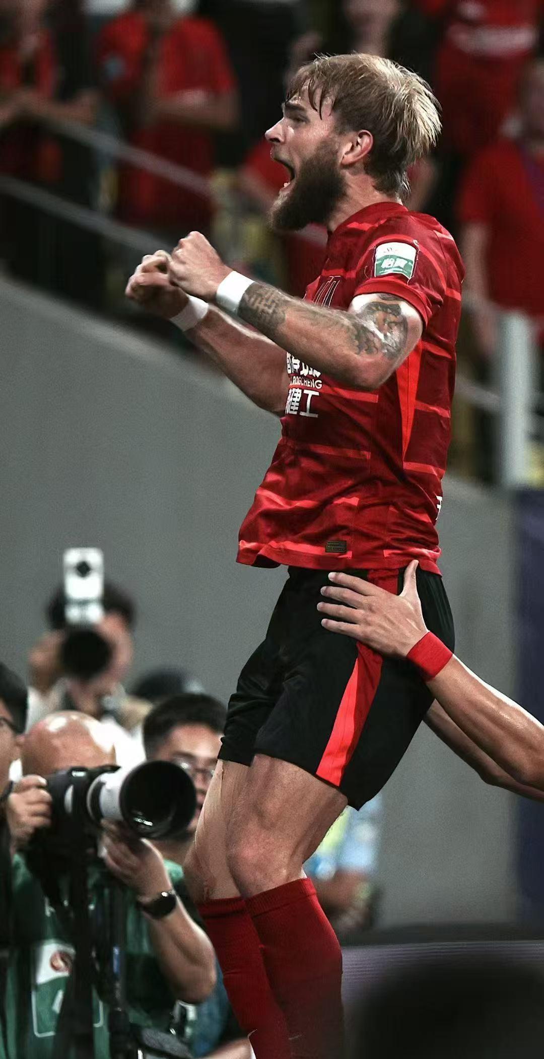 球员表现低迷，挑战在即重振士气